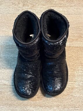 UGG BLACK SEQUINED BOOTS WOMEN SIZE 8